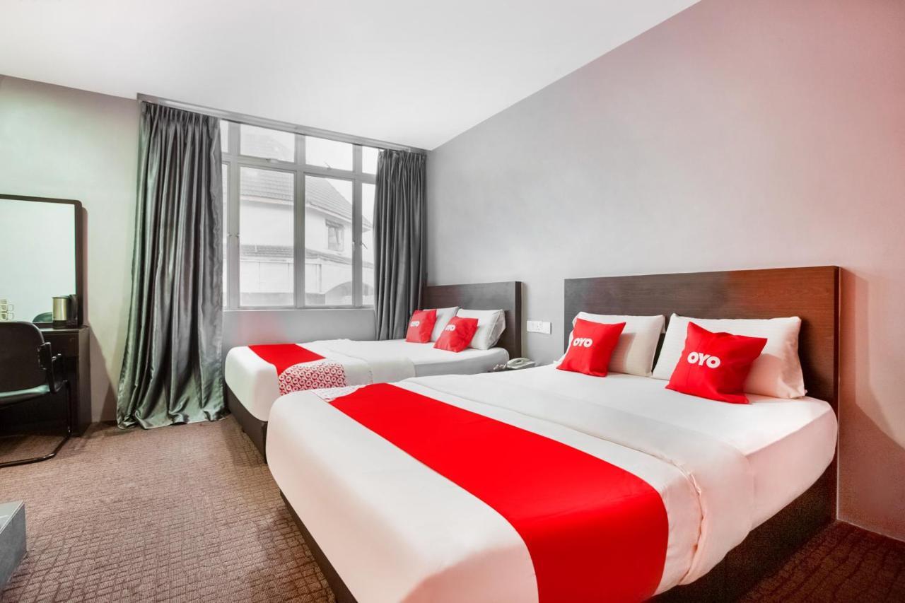 Oyo 89652 P Line Hotel Джохор-Бару Екстер'єр фото