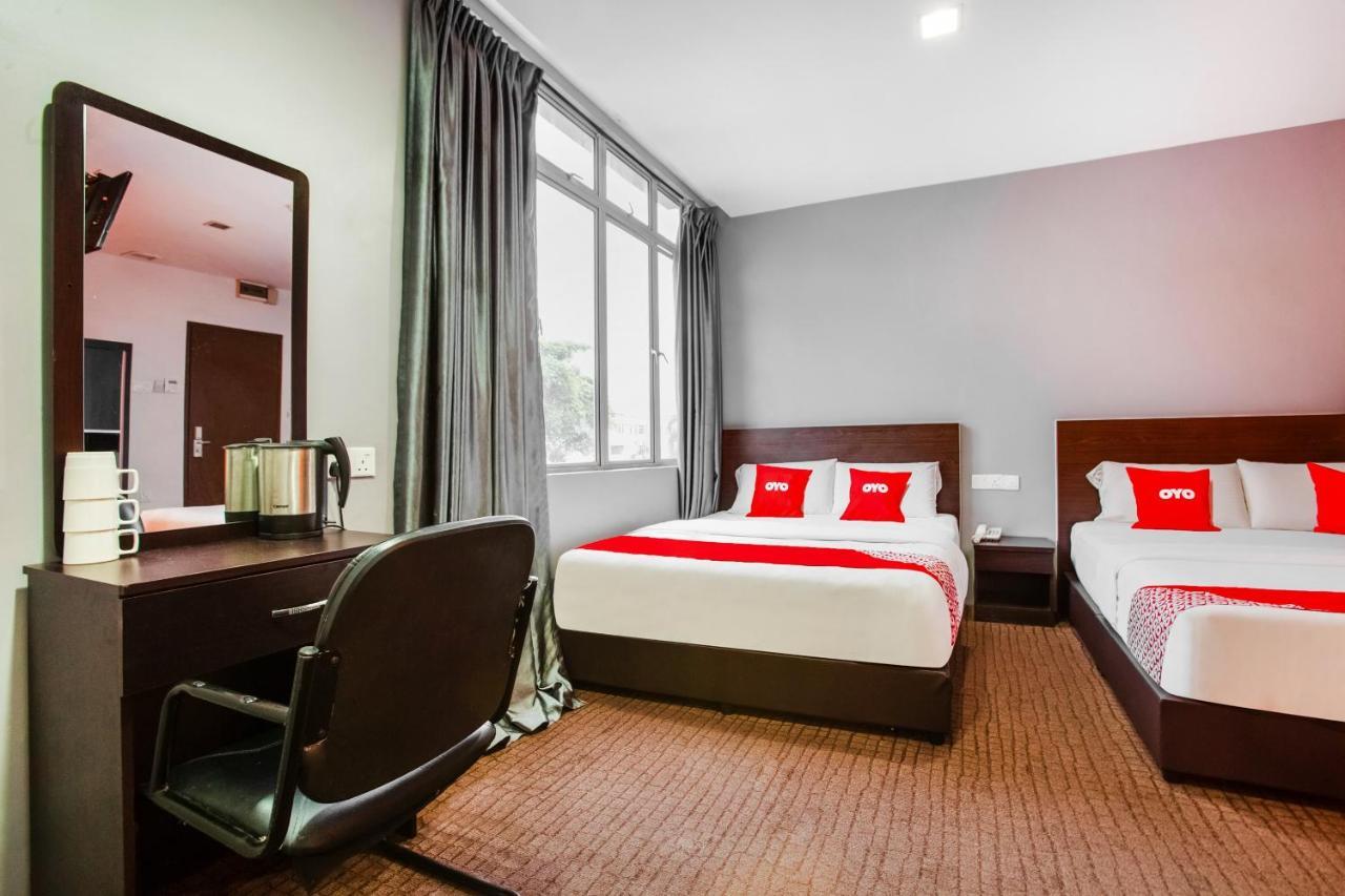Oyo 89652 P Line Hotel Джохор-Бару Екстер'єр фото