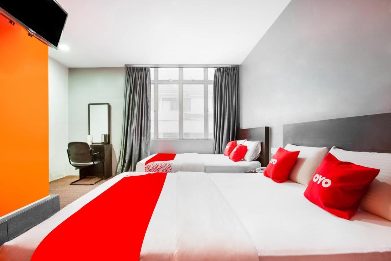 Oyo 89652 P Line Hotel Джохор-Бару Екстер'єр фото