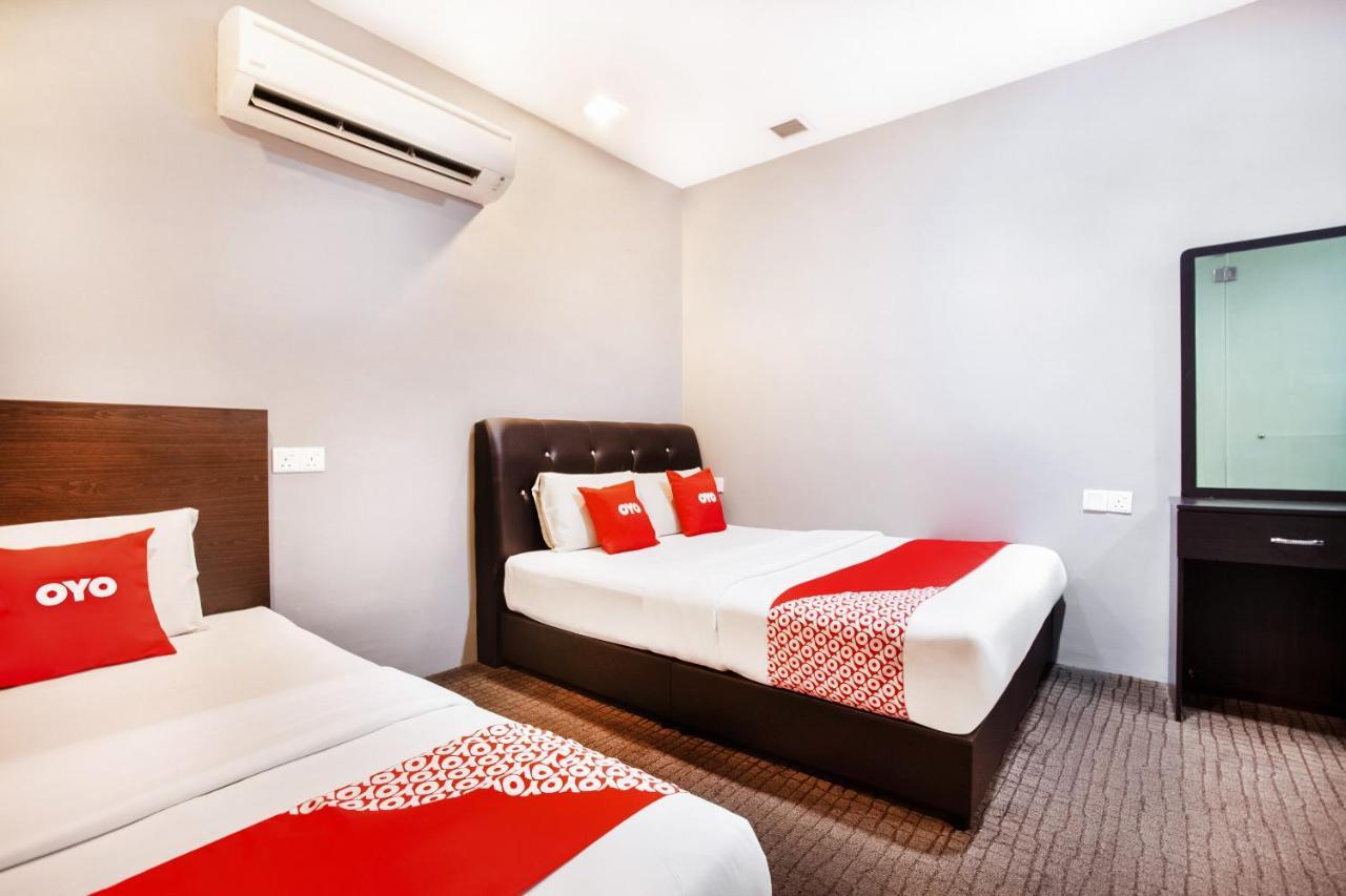 Oyo 89652 P Line Hotel Джохор-Бару Екстер'єр фото