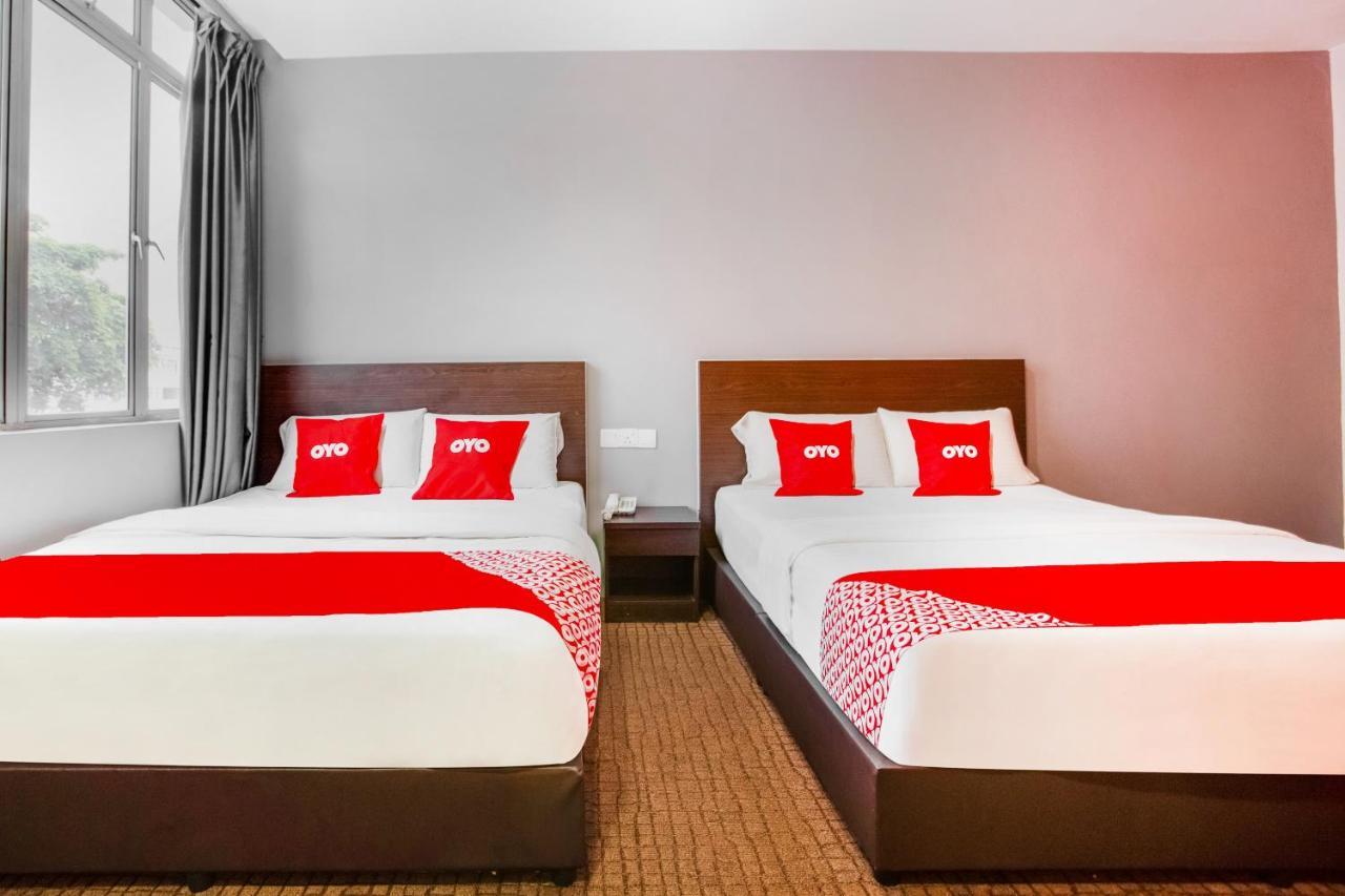 Oyo 89652 P Line Hotel Джохор-Бару Екстер'єр фото