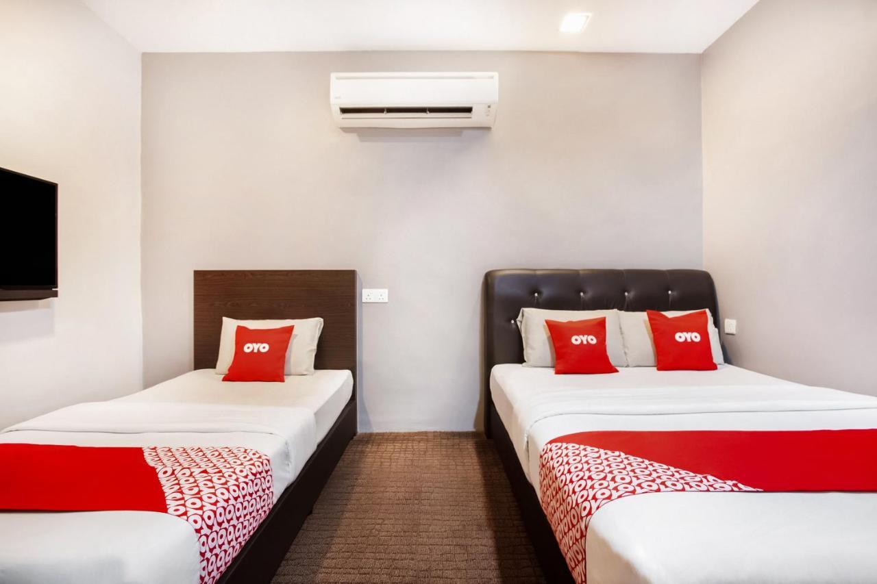 Oyo 89652 P Line Hotel Джохор-Бару Екстер'єр фото