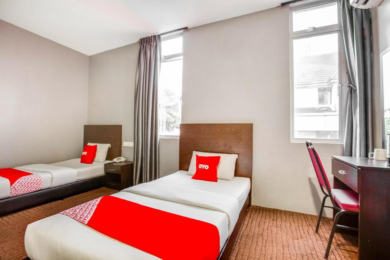 Oyo 89652 P Line Hotel Джохор-Бару Екстер'єр фото