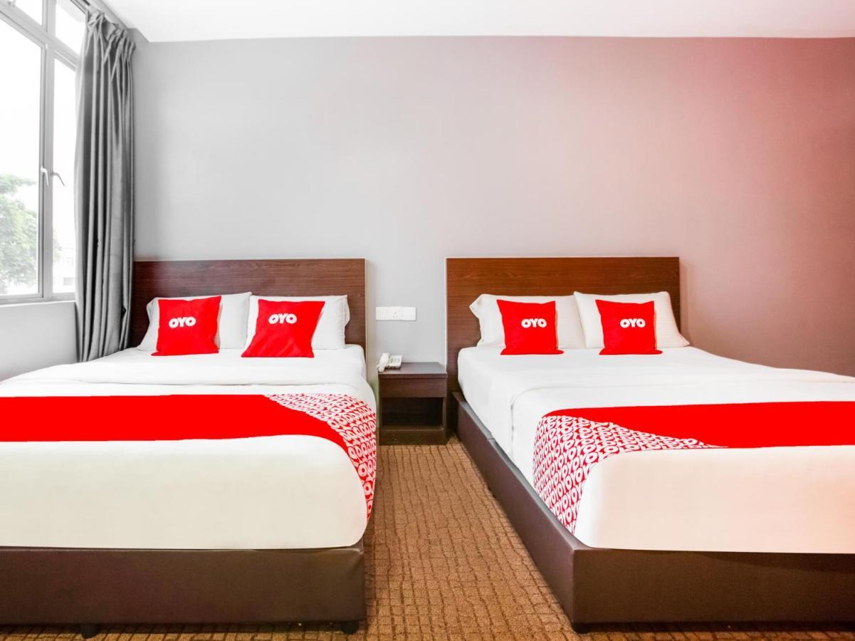 Oyo 89652 P Line Hotel Джохор-Бару Екстер'єр фото