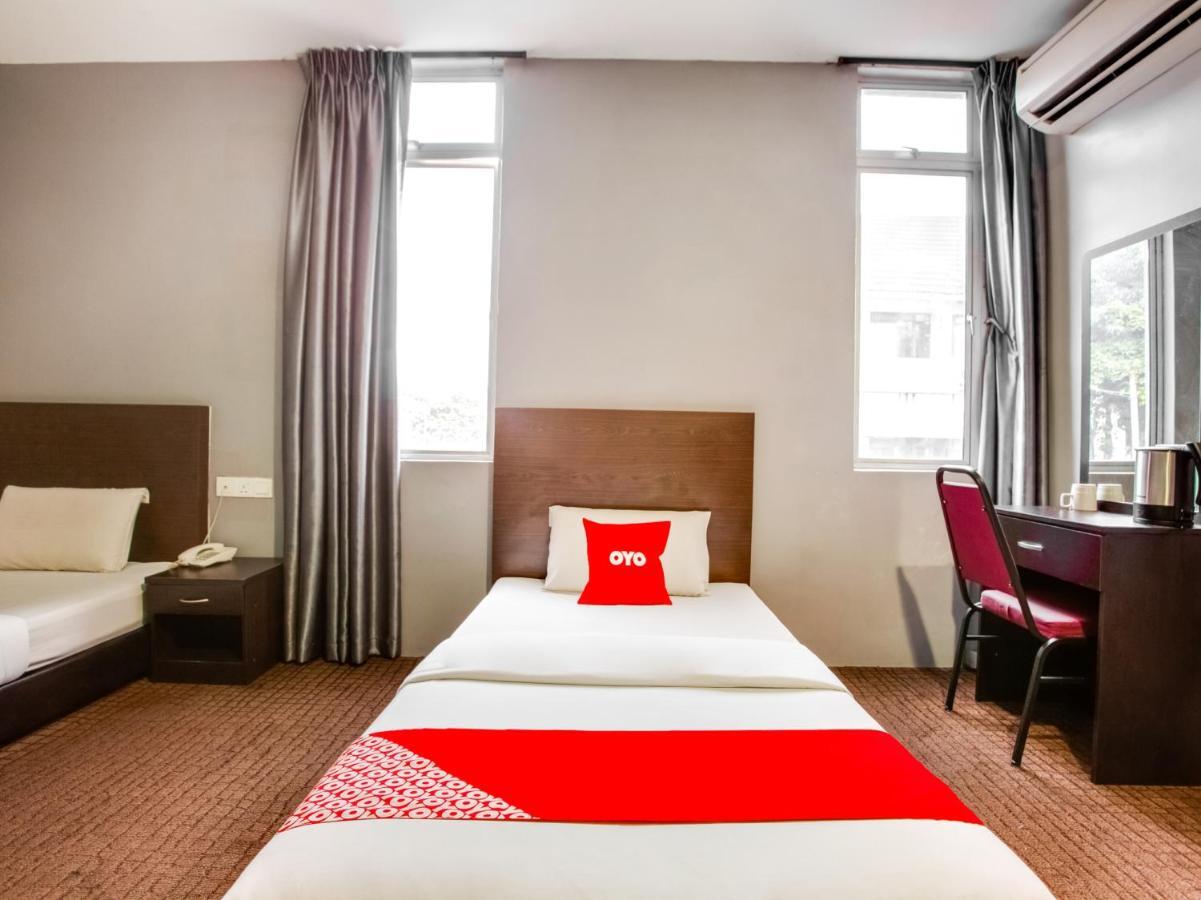 Oyo 89652 P Line Hotel Джохор-Бару Екстер'єр фото