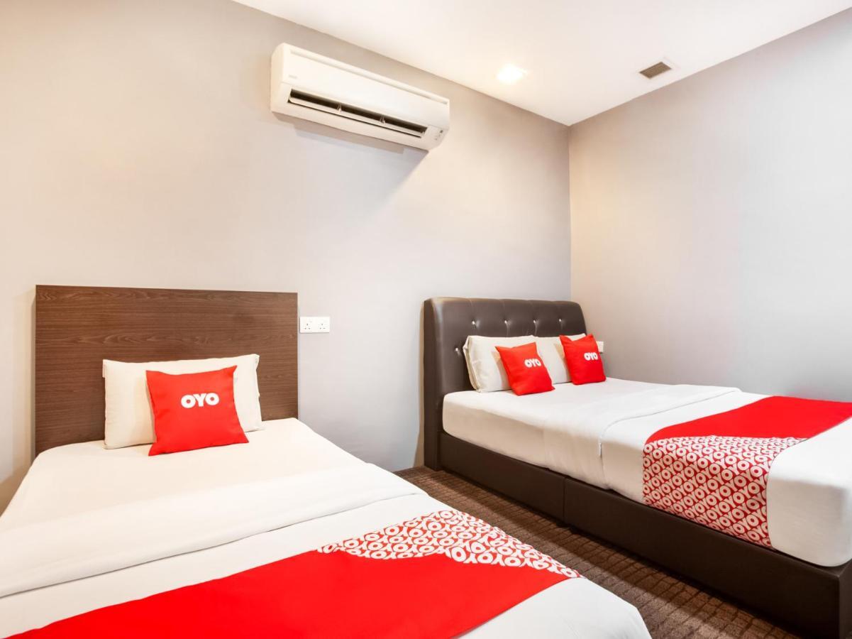 Oyo 89652 P Line Hotel Джохор-Бару Екстер'єр фото