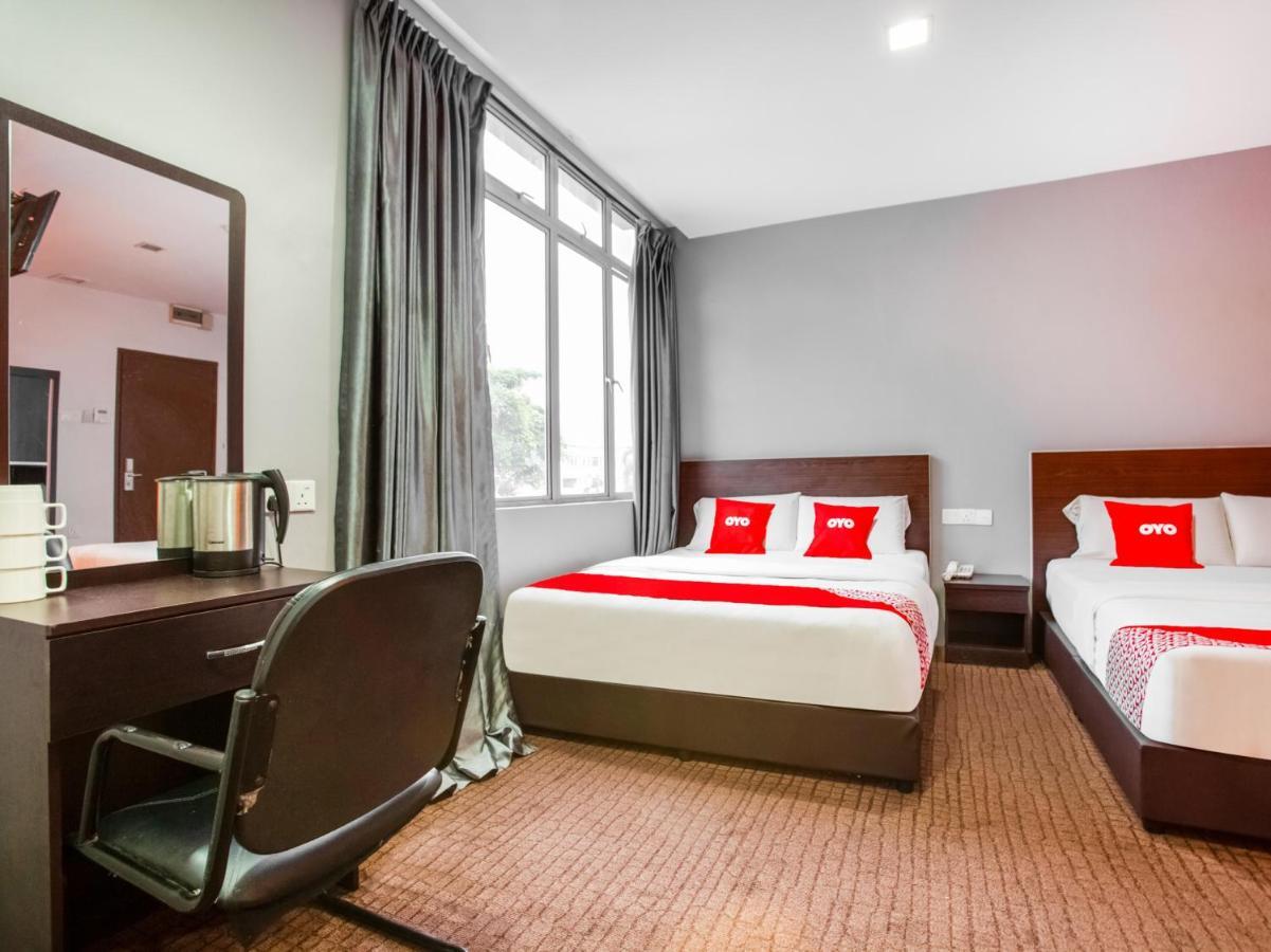 Oyo 89652 P Line Hotel Джохор-Бару Екстер'єр фото